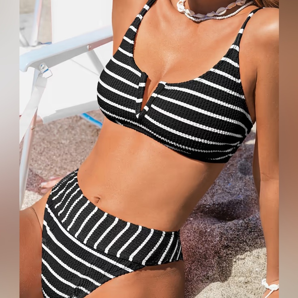 NWT Cupshe Women’s Medium Black and White Striped Bikini Set
